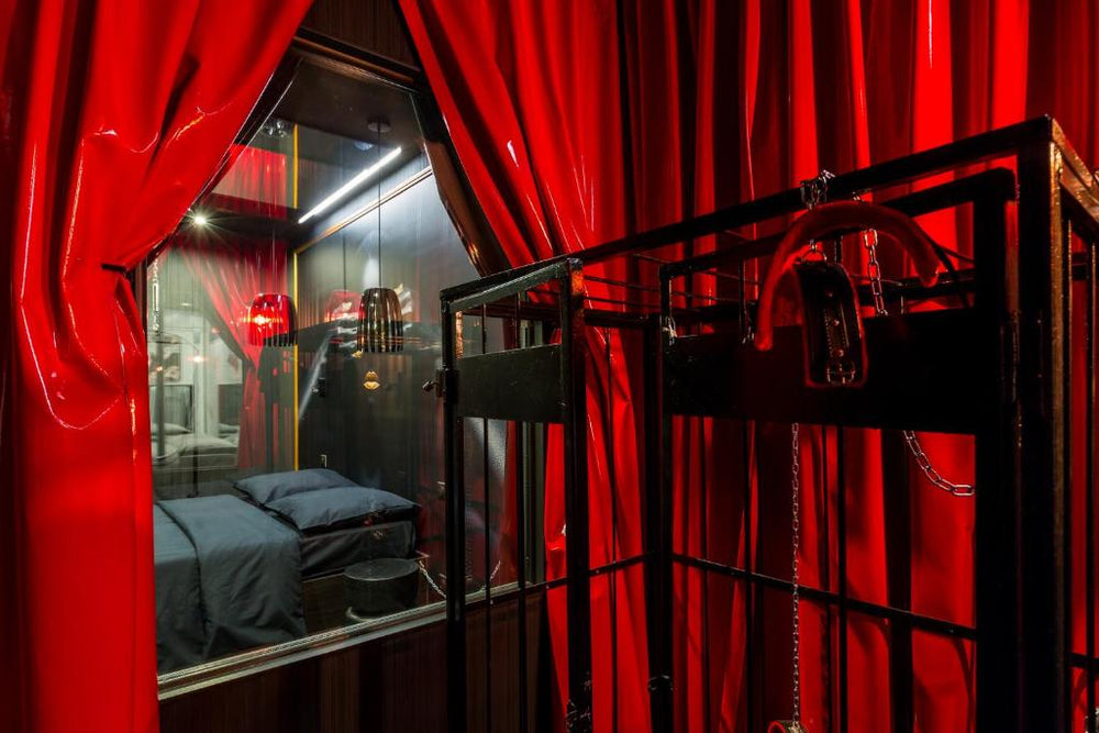 Love Hôtel avec nuit insolite au Dandy et Jacuzzi privatisé - Paris39 de Love Hôtel avec nuit insolite au Dandy et Jacuzzi privatisé