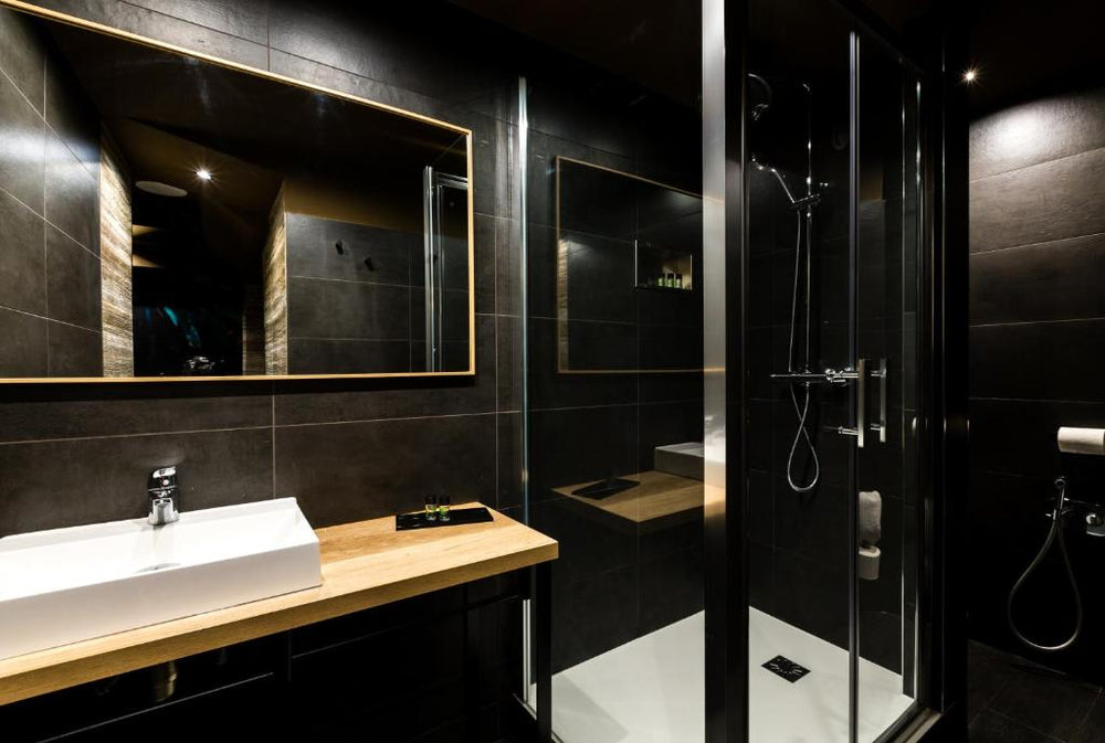Love Hôtel avec nuit insolite au Dandy et Jacuzzi privatisé - Paris38 de Love Hôtel avec nuit insolite au Dandy et Jacuzzi privatisé