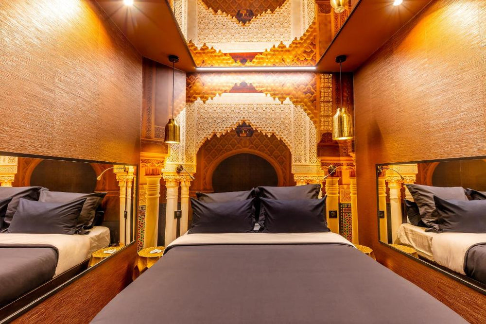 Love Hôtel avec nuit insolite au Dandy et Jacuzzi privatisé - Paris36 de Love Hôtel avec nuit insolite au Dandy et Jacuzzi privatisé