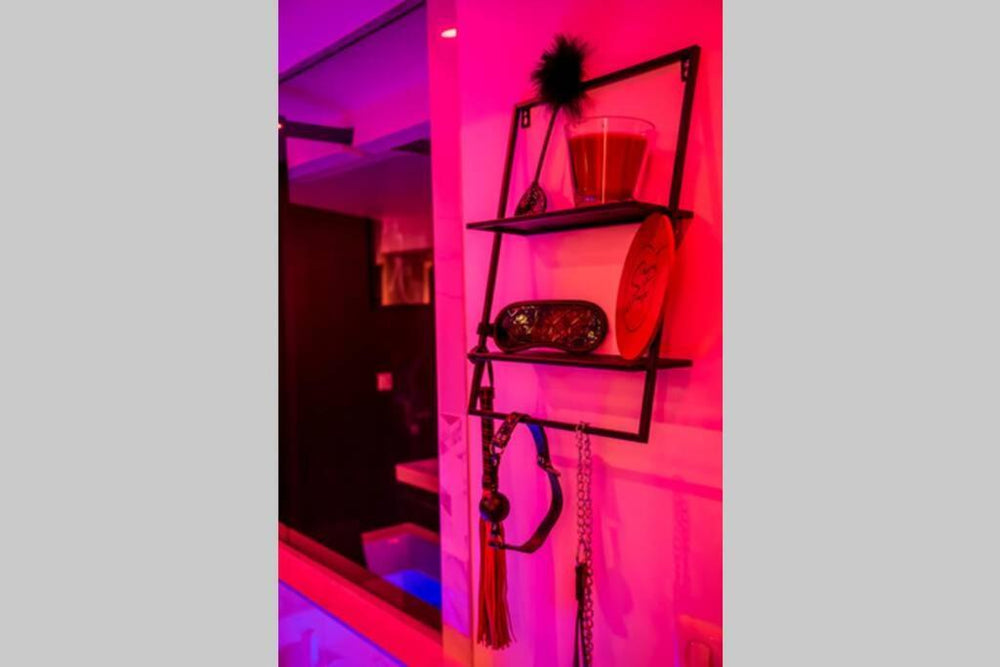 SECRET SUITE "Mr Grey" - Jacuzzi privatif - Gare RER C - Proche Paris - Brétigny-sur-Orge5 de SECRET SUITE "Mr Grey" - Jacuzzi privatif - Gare RER C - Proche Paris