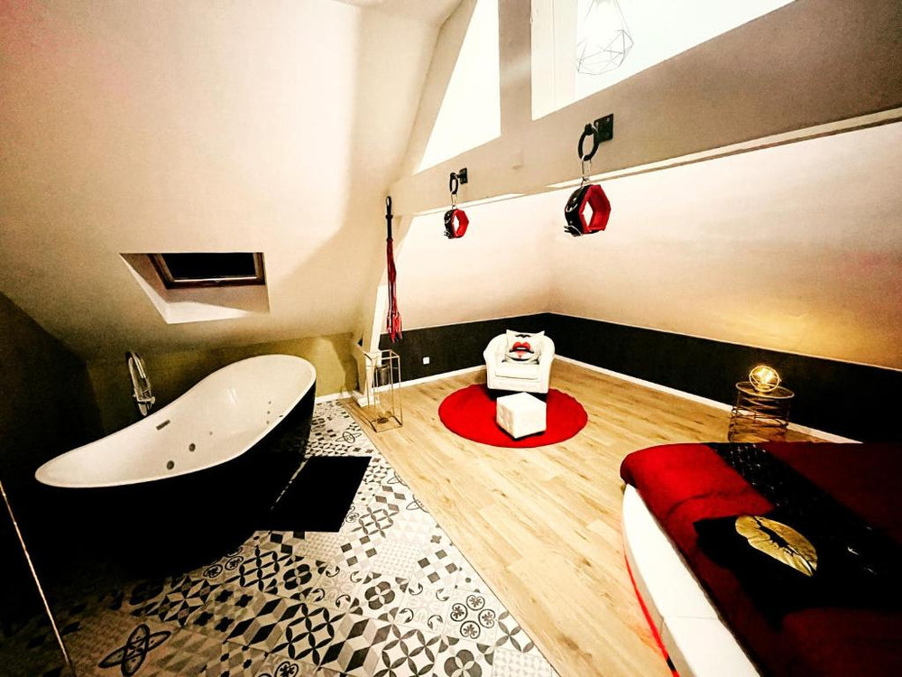 Redroom Loveroom Chambre Spa privative Insolite Thème 50 nuances de grey - Douchy-les-Mines12 de Redroom Loveroom Chambre Spa privative Insolite Thème 50 nuances de grey