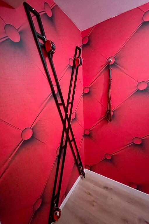 Redroom Loveroom Chambre Spa privative Insolite Thème 50 nuances de grey - Douchy-les-Mines16 de Redroom Loveroom Chambre Spa privative Insolite Thème 50 nuances de grey