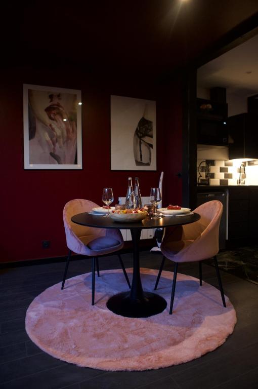 PARENTHESE LOVE - Amour & Tentation Suite Balnéo SPA Proche Orly-Paris - La Ville-du-Bois19 de PARENTHESE LOVE - Amour & Tentation Suite Balnéo SPA Proche Orly-Paris