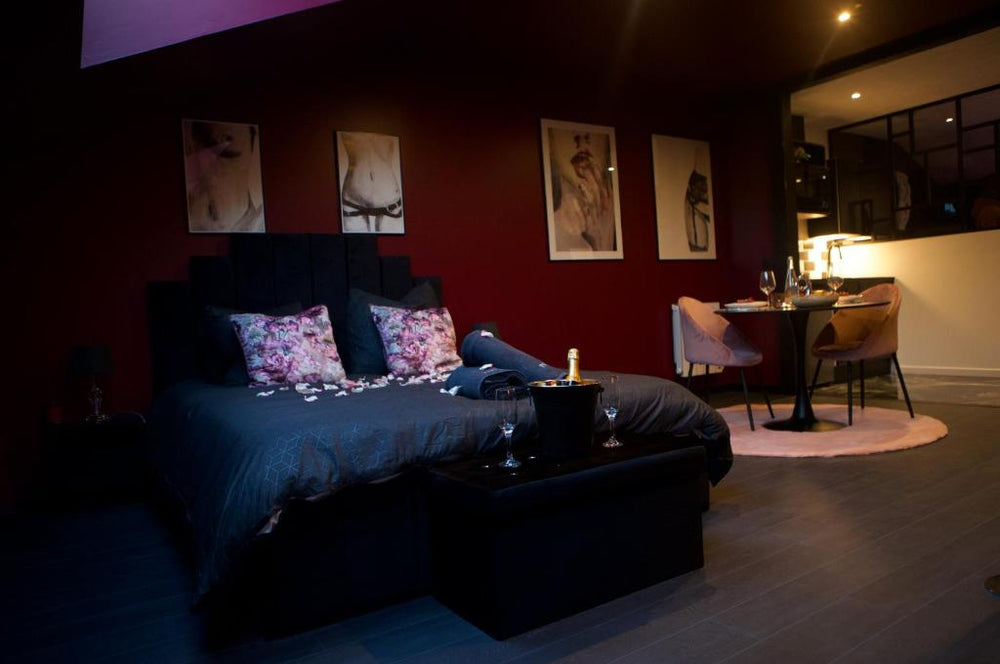 PARENTHESE LOVE - Amour & Tentation Suite Balnéo SPA Proche Orly-Paris - La Ville-du-Bois36 de PARENTHESE LOVE - Amour & Tentation Suite Balnéo SPA Proche Orly-Paris