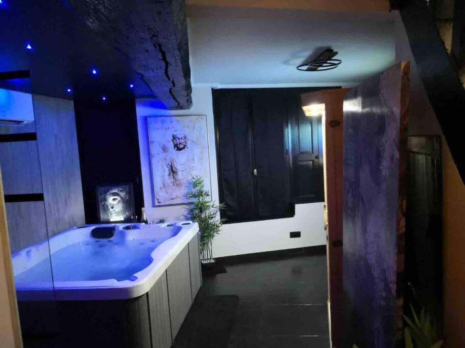 Loveroom La Parenthèse d ‘Auxerre - Auxerre25 de Loveroom La Parenthèse d ‘Auxerre