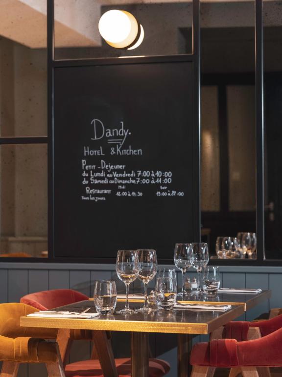 Love Hôtel avec nuit insolite au Dandy et Jacuzzi privatisé - Paris25 de Love Hôtel avec nuit insolite au Dandy et Jacuzzi privatisé