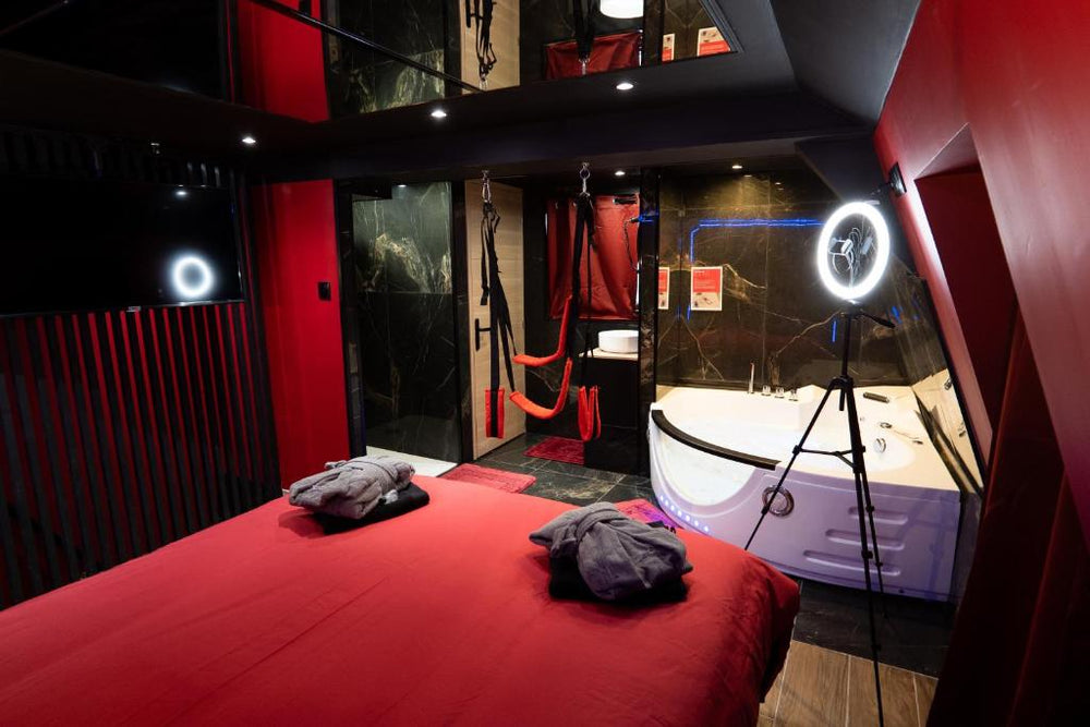 Capsule Secret - Jacuzzi - Netflix & Home cinéma - Jeux de couple - Barre de pole dance - Valenciennes7 de Capsule Secret - Jacuzzi - Netflix & Home cinéma - Jeux de couple - Barre de pole dance