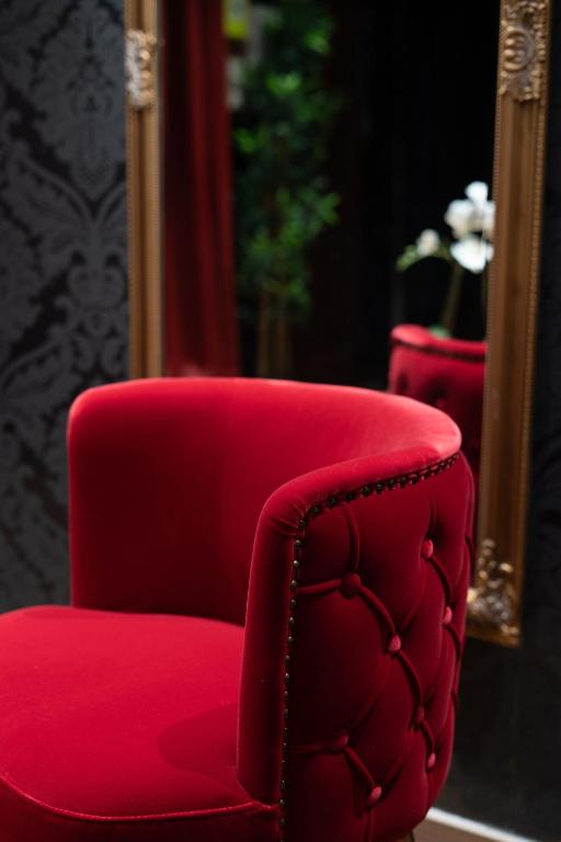 Capsule Secret - Jacuzzi - Netflix & Home cinéma - Jeux de couple - Barre de pole dance - Valenciennes25 de Capsule Secret - Jacuzzi - Netflix & Home cinéma - Jeux de couple - Barre de pole dance