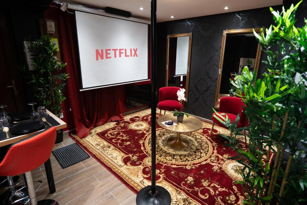 Capsule Secret - Jacuzzi - Netflix & Home cinéma - Jeux de couple - Barre de pole dance - Valenciennes17 de Capsule Secret - Jacuzzi - Netflix & Home cinéma - Jeux de couple - Barre de pole dance