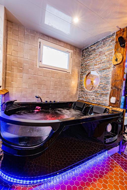 Le Néflier Dijon - appart balnéo - SPA romantique pour 2 - Dijon39 de Le Néflier Dijon - appart balnéo - SPA romantique pour 2