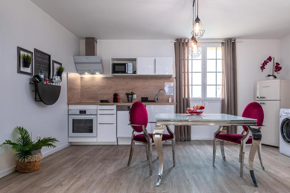 Suite L'echappee - Maison romantique - SPA & Sauna Privatif- Pole Dance - Lit rond avec miroir au plafond - Pézarches42 de Suite L'echappee - Maison romantique - SPA & Sauna Privatif- Pole Dance - Lit rond avec miroir au plafond