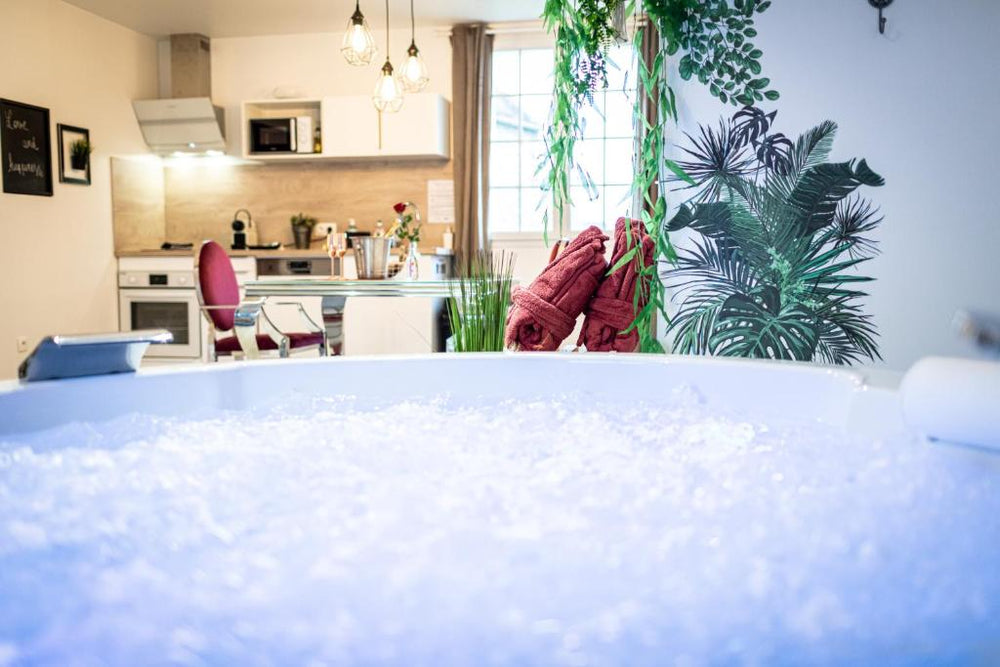 Suite L'echappee - Maison romantique - SPA & Sauna Privatif- Pole Dance - Lit rond avec miroir au plafond - Pézarches3 de Suite L'echappee - Maison romantique - SPA & Sauna Privatif- Pole Dance - Lit rond avec miroir au plafond