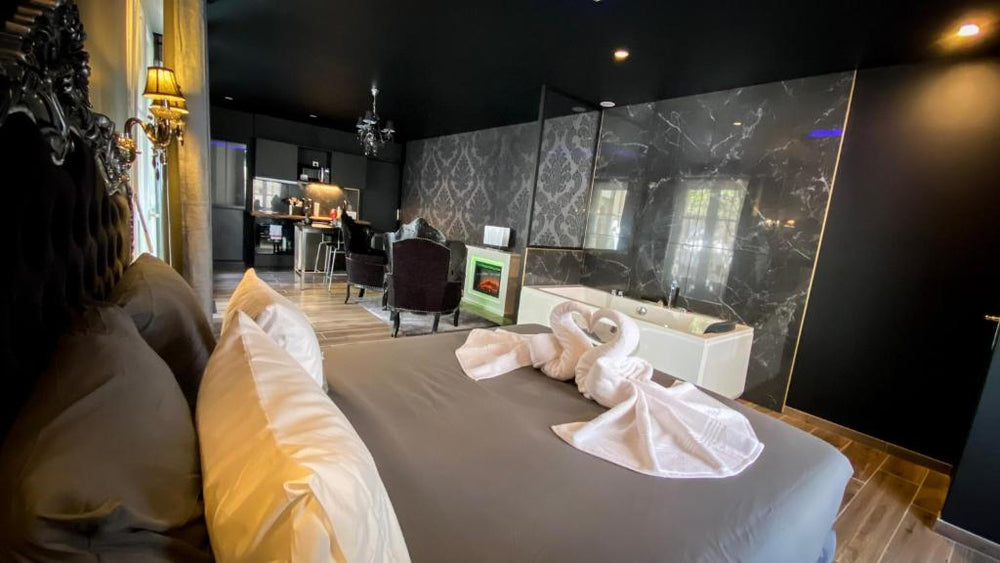 NOUVEAU - LUXURE - Secret Suite - JACUZZI - Melun3 de NOUVEAU - LUXURE - Secret Suite - JACUZZI