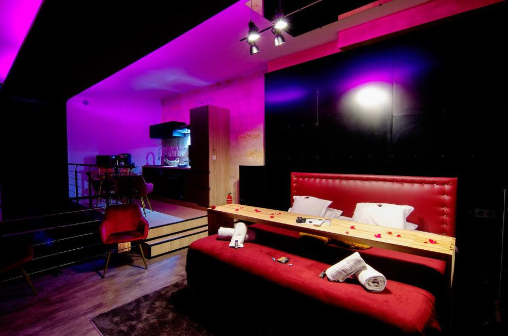 Mieuxqualhotel jacuzzi privatif Love room - Bordeaux14 de Mieuxqualhotel jacuzzi privatif Love room