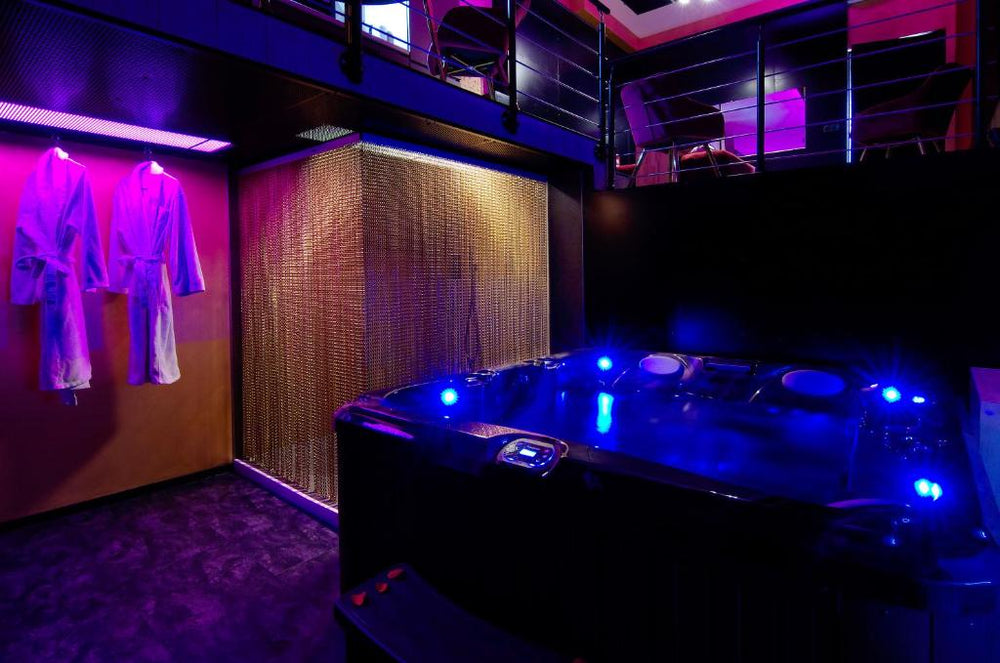Mieuxqualhotel jacuzzi privatif Love room - Bordeaux8 de Mieuxqualhotel jacuzzi privatif Love room