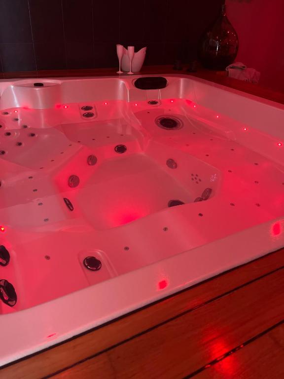 SUITE 785 Chambre Jacuzzi Sauna - Montauban10 de SUITE 785 Chambre Jacuzzi Sauna