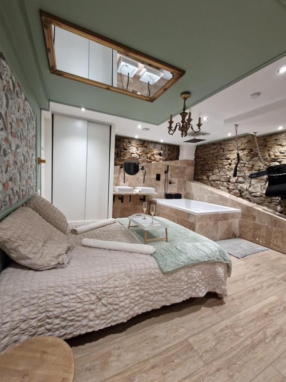 L'éxperience LOVE ROOM - LʼÉtrat4 de L'éxperience LOVE ROOM