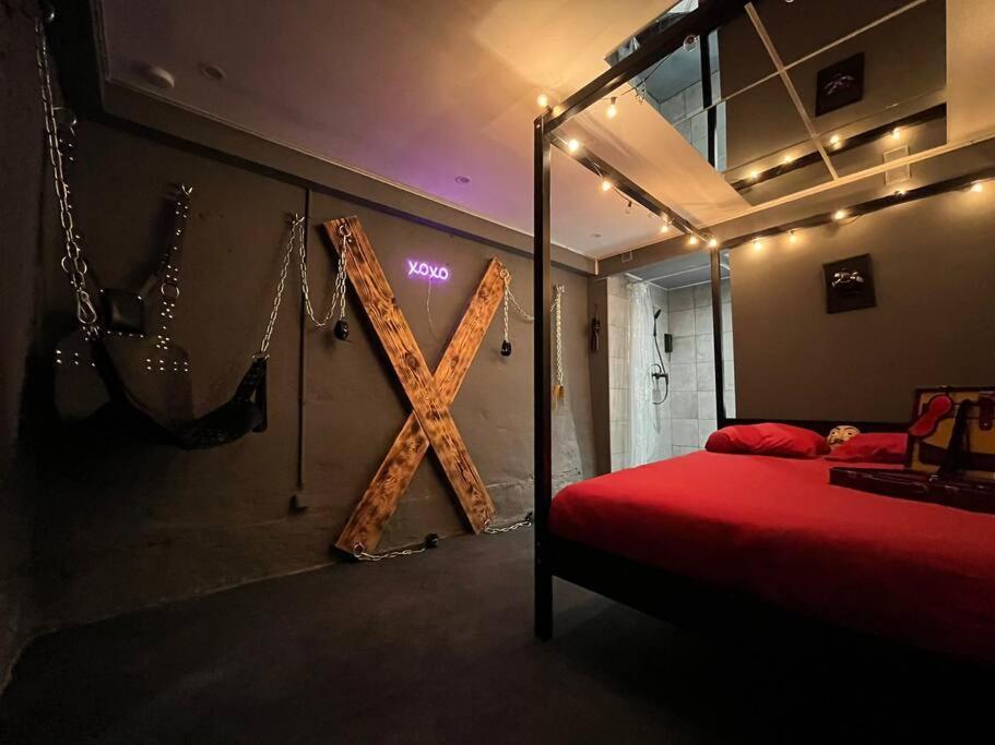 Les 50 nuances de rouge LOVEROOM - Souppes-sur-Loing9 de Les 50 nuances de rouge LOVEROOM