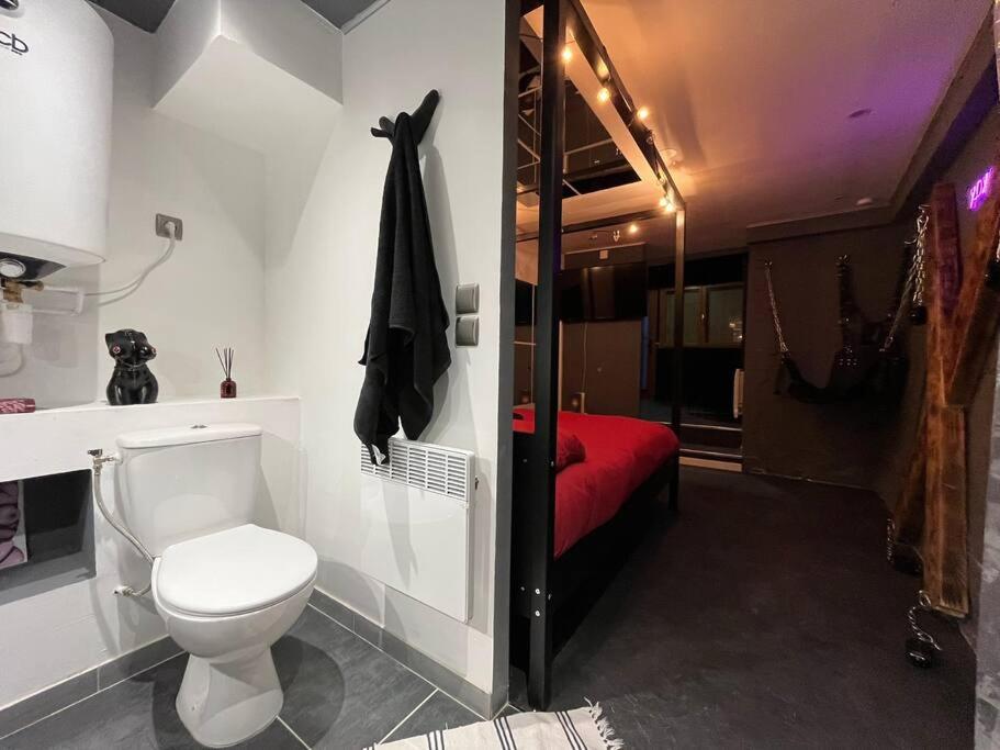 Les 50 nuances de rouge LOVEROOM - Souppes-sur-Loing14 de Les 50 nuances de rouge LOVEROOM