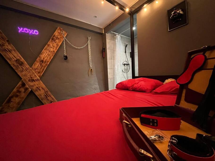 Les 50 nuances de rouge LOVEROOM - Souppes-sur-Loing16 de Les 50 nuances de rouge LOVEROOM