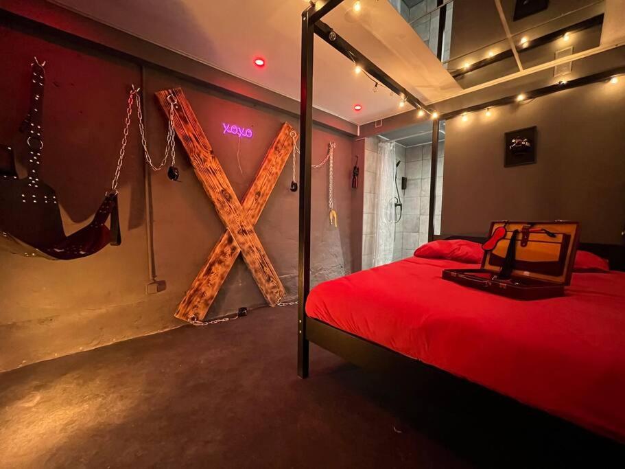 Les 50 nuances de rouge LOVEROOM - Souppes-sur-Loing13 de Les 50 nuances de rouge LOVEROOM