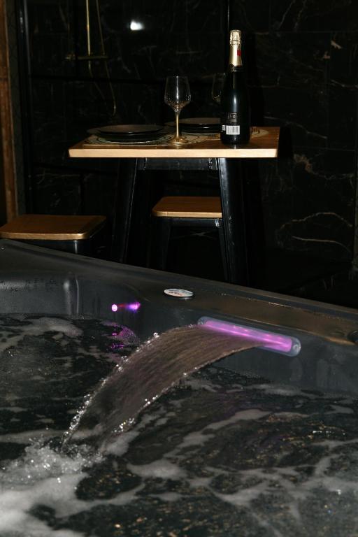 Désirs d'une nuit - Loveroom jacuzzi - Cagny22 de Désirs d'une nuit - Loveroom jacuzzi
