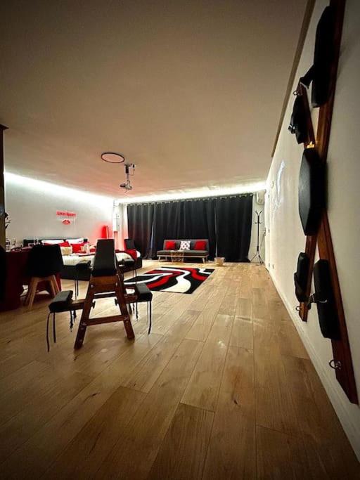 Love Room 80m2 BDSM 50 nuances de Grey - SAUNA - Parking gratuit - Antibes19 de Love Room 80m2 BDSM 50 nuances de Grey - SAUNA - Parking gratuit