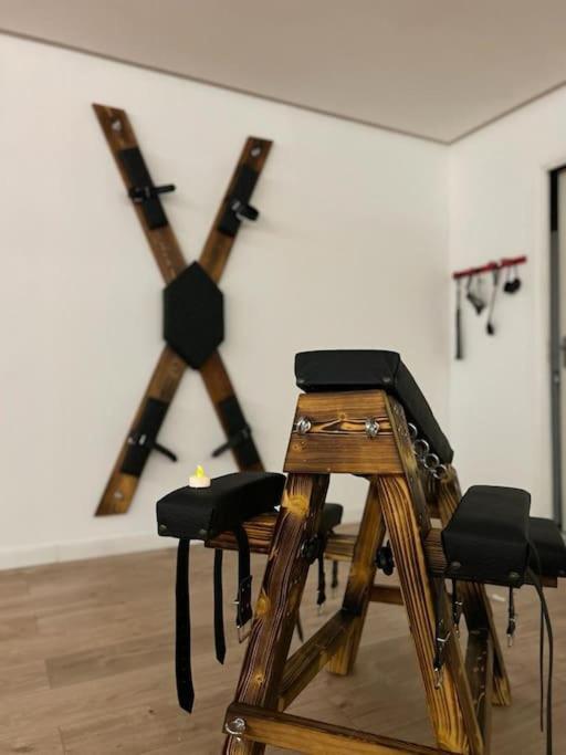 Love Room 80m2 BDSM 50 nuances de Grey - SAUNA - Parking gratuit - Antibes21 de Love Room 80m2 BDSM 50 nuances de Grey - SAUNA - Parking gratuit