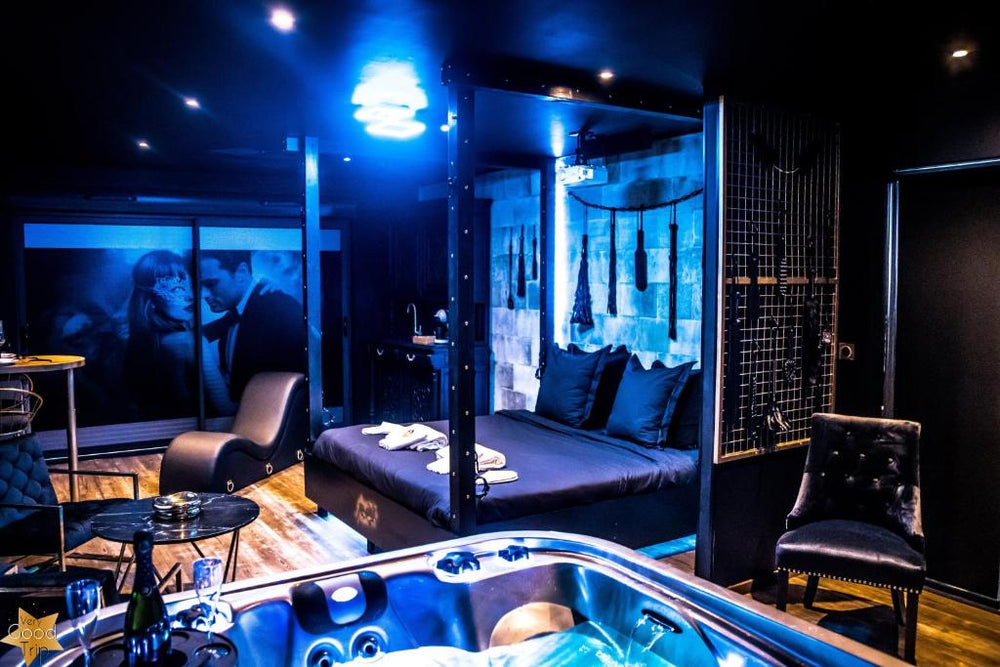 Loveroom Very Good Trip chambre avec jacuzzi privatif - Staple2 de Loveroom Very Good Trip chambre avec jacuzzi privatif