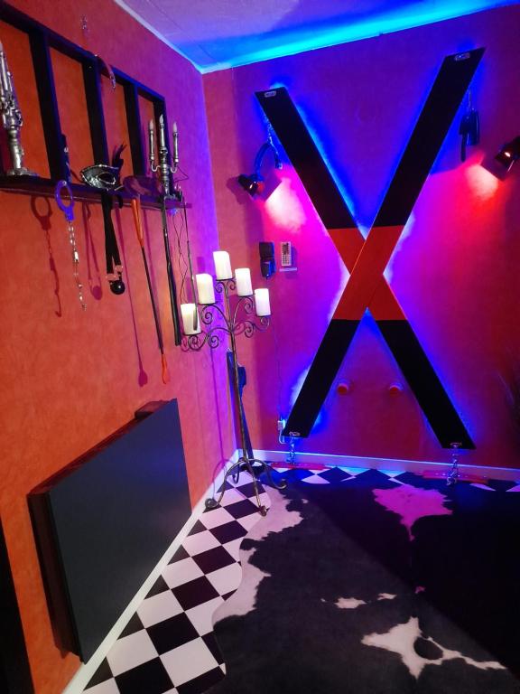 LOVE ROOM Le rouge et noir - Barr11 de LOVE ROOM Le rouge et noir