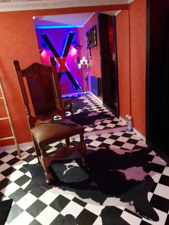 LOVE ROOM Le rouge et noir - Barr28 de LOVE ROOM Le rouge et noir