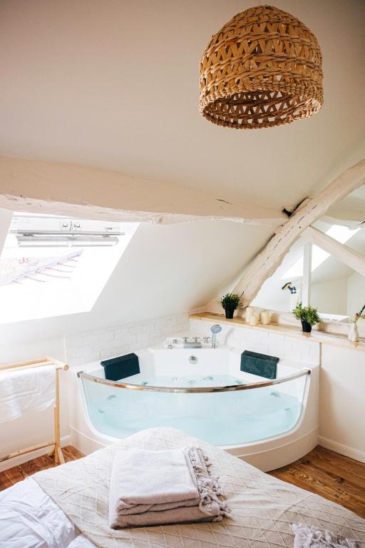 Loveroom Du Perche : maison avec balnéo - Moulins-la-Marche14 de Loveroom Du Perche : maison avec balnéo