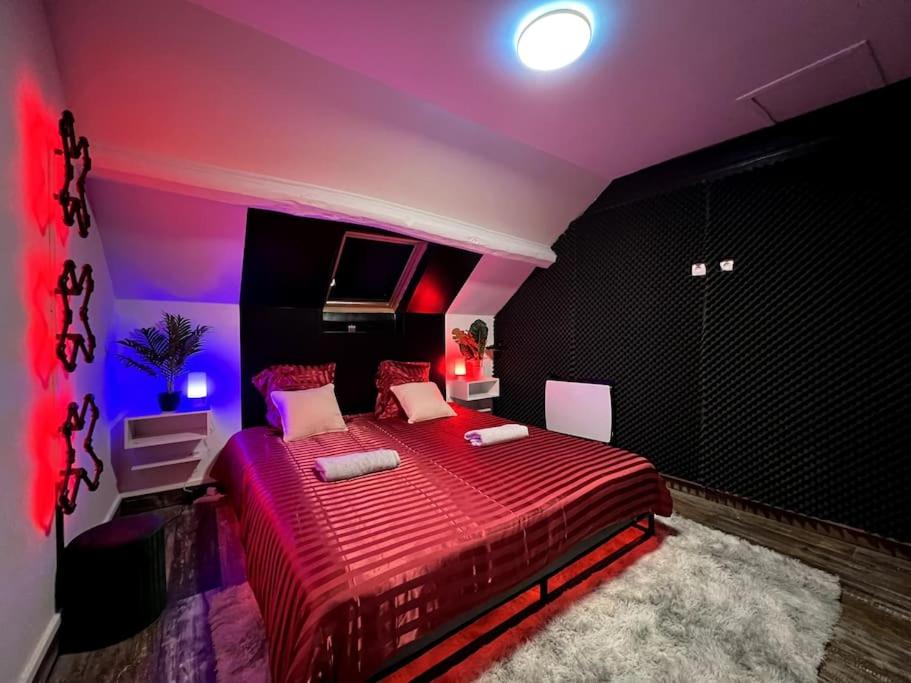 Red love-room / Balnéo & plus ! - Souppes-sur-Loing11 de Red love-room / Balnéo & plus !