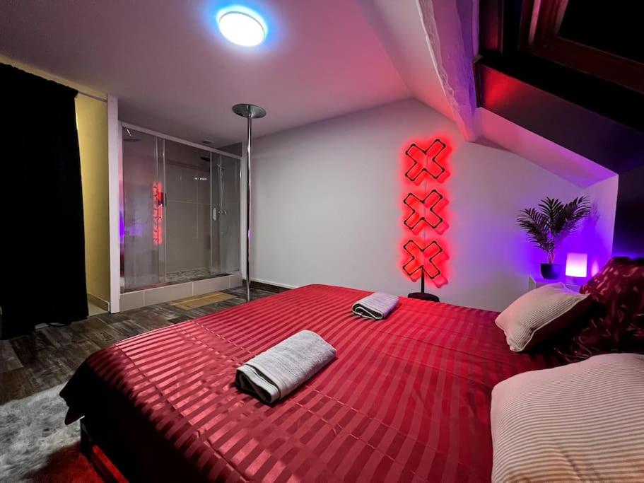Red love-room / Balnéo & plus ! - Souppes-sur-Loing23 de Red love-room / Balnéo & plus !