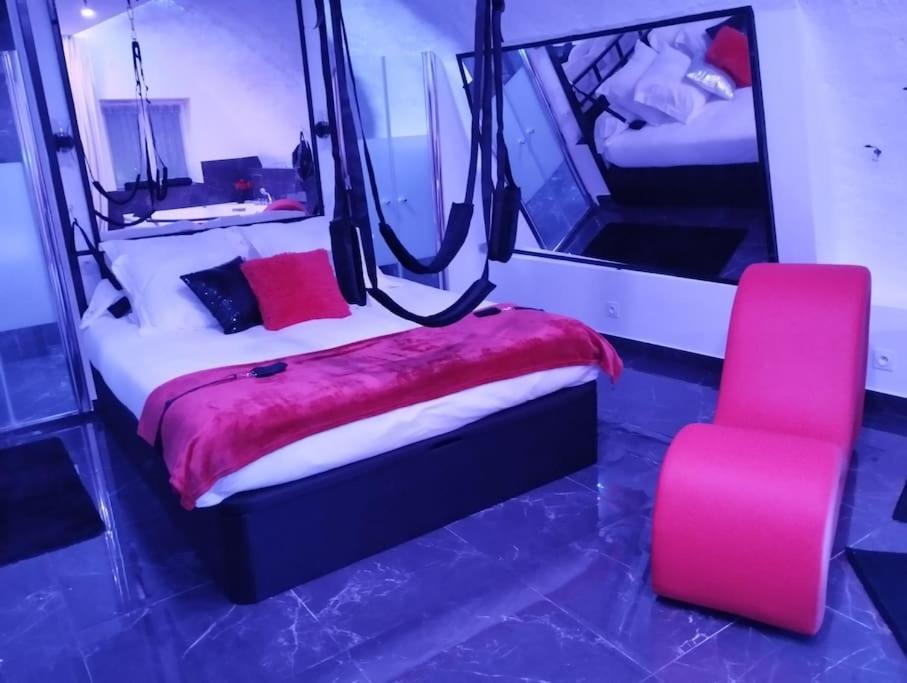 La suite Miroir, Love Room - Bouc-Bel-Air1 de La suite Miroir, Love Room