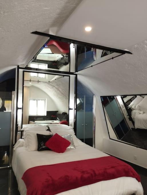 La suite Miroir, Love Room - Bouc-Bel-Air5 de La suite Miroir, Love Room