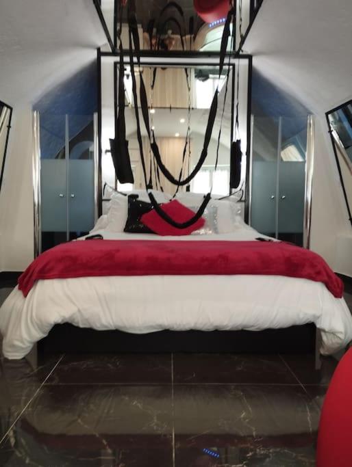 La suite Miroir, Love Room - Bouc-Bel-Air4 de La suite Miroir, Love Room