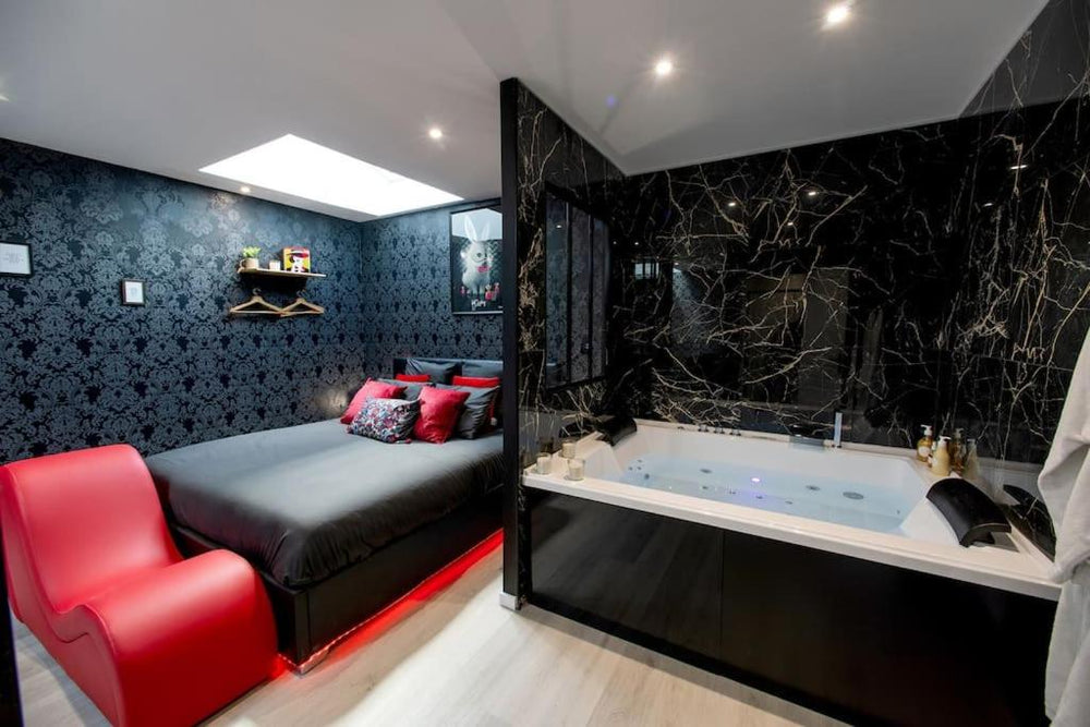 * Love Room jacuzzi * - Aubie-et-Espessas12 de * Love Room jacuzzi *