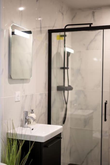 * Love Room jacuzzi * - Aubie-et-Espessas8 de * Love Room jacuzzi *