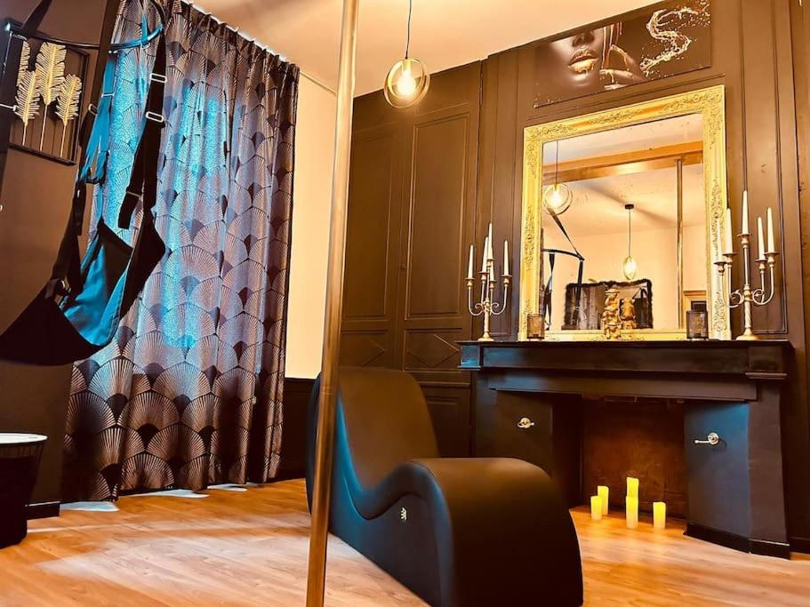 Love room « L'étreinte dorée » - Illiers1 de Love room « L'étreinte dorée »