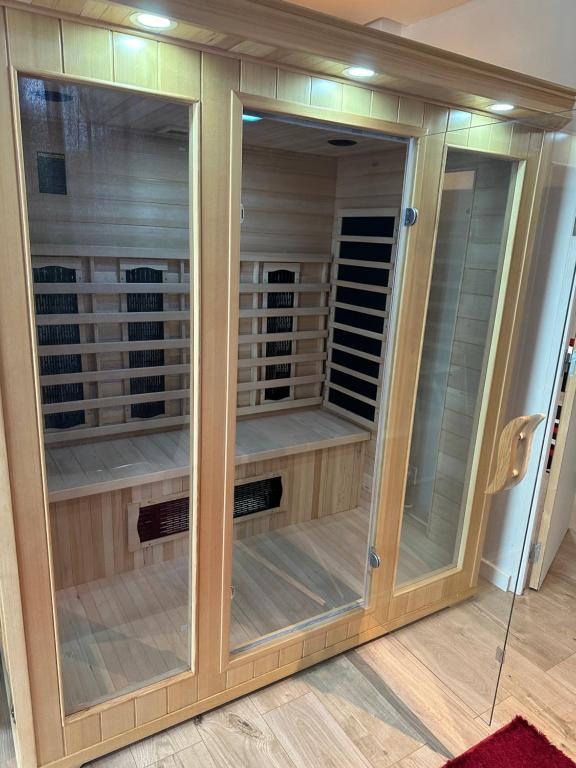 Love Room 80m2 BDSM 50 nuances de Grey - SAUNA - Parking gratuit - Antibes26 de Love Room 80m2 BDSM 50 nuances de Grey - SAUNA - Parking gratuit