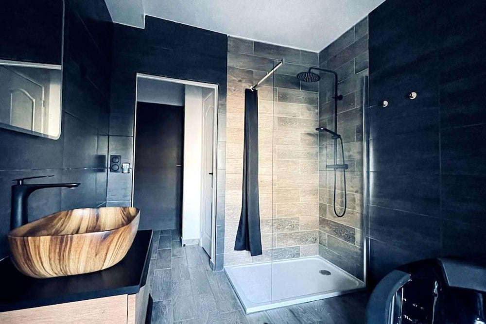 Love Room Le Chalet / Jacuzzi / Sauna - Château-Landon14 de Love Room Le Chalet / Jacuzzi / Sauna