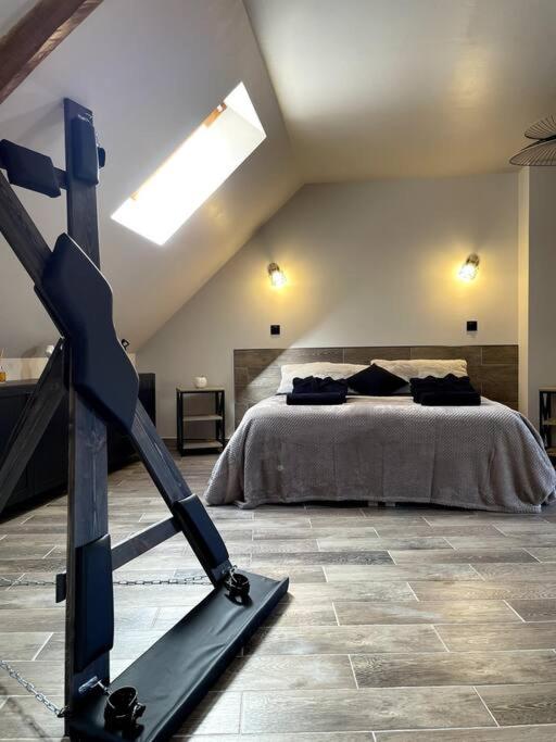 Love Room Le Chalet / Jacuzzi / Sauna - Château-Landon15 de Love Room Le Chalet / Jacuzzi / Sauna