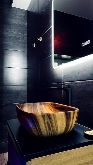 Love Room Le Chalet / Jacuzzi / Sauna - Château-Landon36 de Love Room Le Chalet / Jacuzzi / Sauna