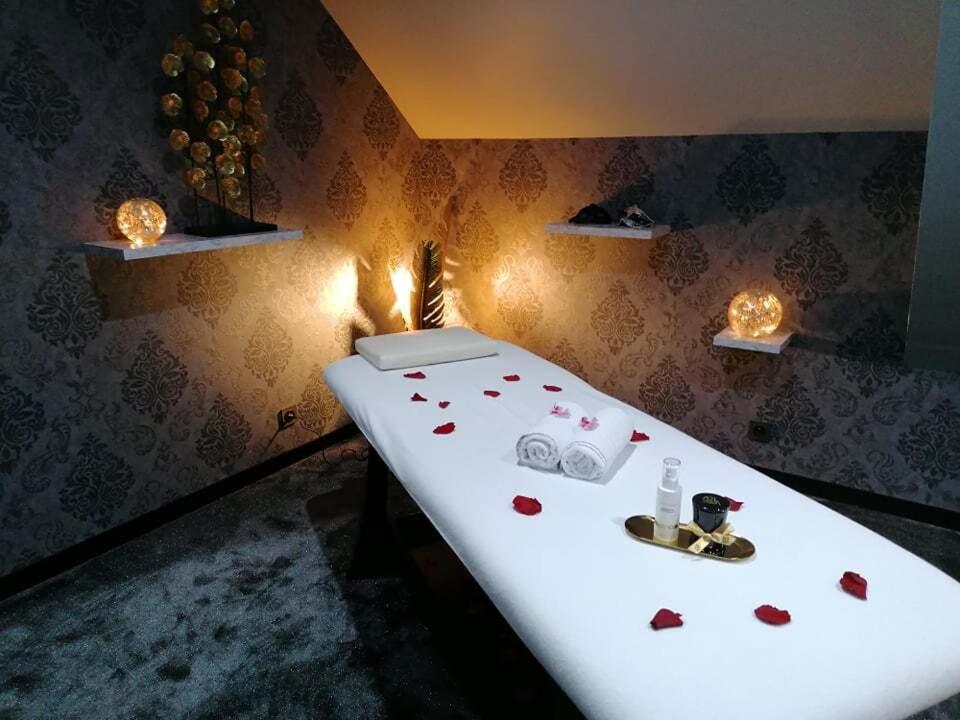 Love gite avec Spa nage privatif et espace coquin - Le Secret de l'Elixir - Argentré-du-Plessis22 de Love gite avec Spa nage privatif et espace coquin - Le Secret de l'Elixir