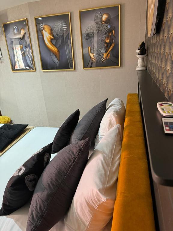SUITE 785 Chambre Jacuzzi Sauna - Montauban16 de SUITE 785 Chambre Jacuzzi Sauna