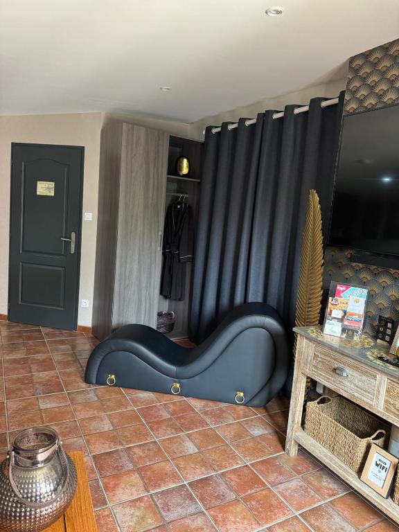 SUITE 785 Chambre Jacuzzi Sauna - Montauban15 de SUITE 785 Chambre Jacuzzi Sauna