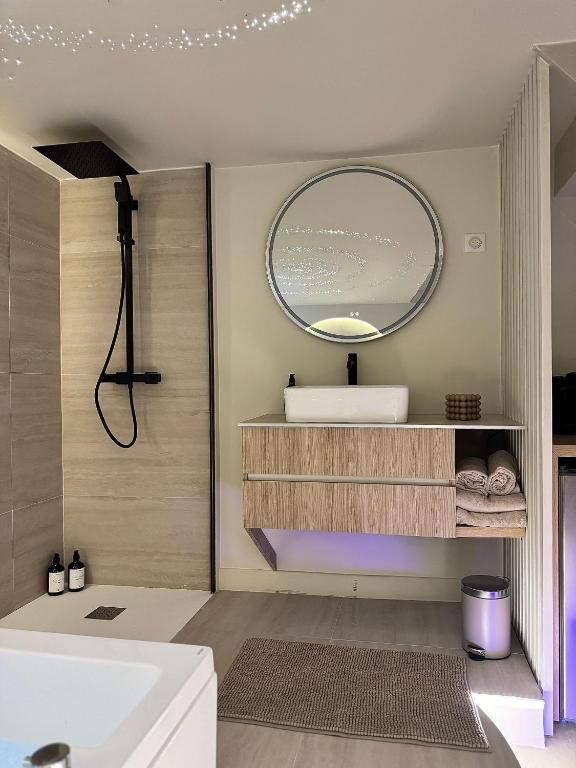SPA PRIVATIF - LOVE ROOM LUXE - PROCHE DISNEY - Marles-en-Brie17 de SPA PRIVATIF - LOVE ROOM LUXE - PROCHE DISNEY