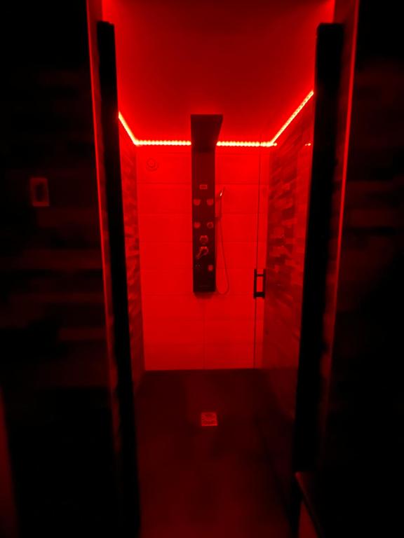 Love room: Aux plaisirs des sens jacuzzi privé - Barr11 de Love room: Aux plaisirs des sens jacuzzi privé