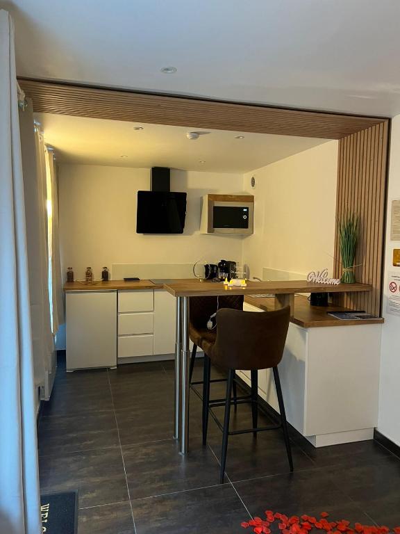 Love room: Aux plaisirs des sens jacuzzi privé - Barr7 de Love room: Aux plaisirs des sens jacuzzi privé